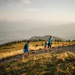 Luxescape-traumaussicht-wandergebiet-paragleiten-mountainbiken-erlebnis Card *
