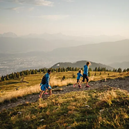 Luxescape-traumaussicht-wandergebiet-paragleiten-mountainbiken-erlebnis Card *