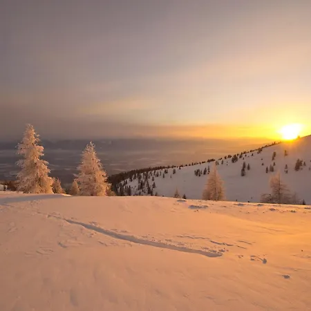 Luxescape-traumaussicht-wandergebiet-paragleiten-mountainbiken-erlebnis Card Lägenhet Treffen